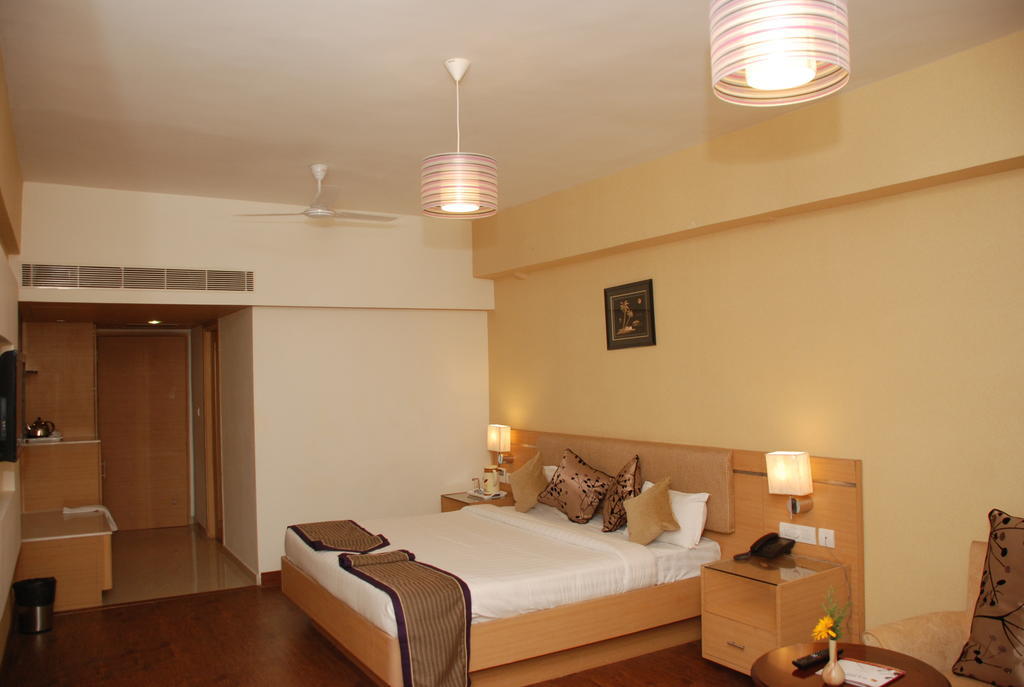 Pla Krishna Inn Tiruchirappalli Habitación foto