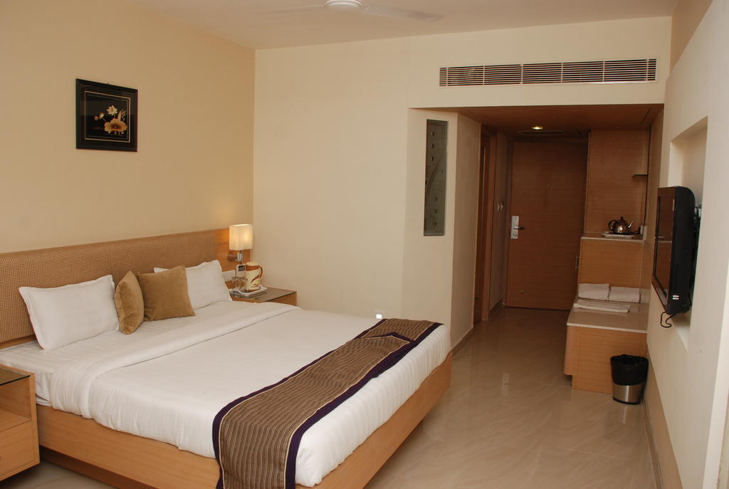 Pla Krishna Inn Tiruchirappalli Habitación foto